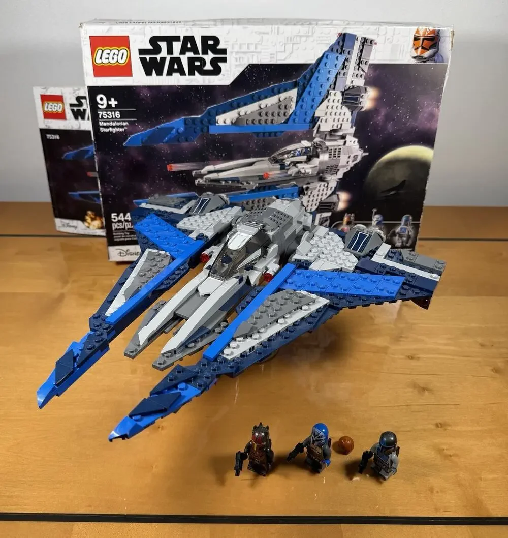 LEGO Star Wars Mandalorian Starfighter 75316 Box, Manual, Awesome